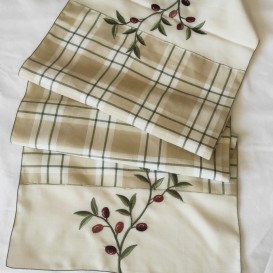 Obrus vyšívaný Olivy 1935 40x110cm