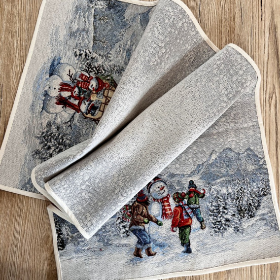 Gobelínový obrus Stavanie snehuliaka 100x100cm