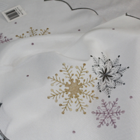 Vánočný vyšívaný ubrus bílí vločky 5105 40x160cm