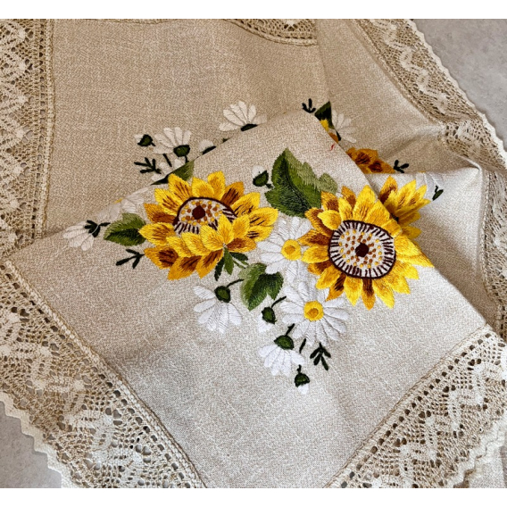 Vyšívaný obrus s krajkou - slnečnice  95x95cm