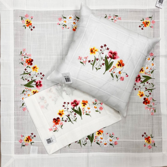 Vyšívaný ubrus bíly s květmi  5192 85x85cm