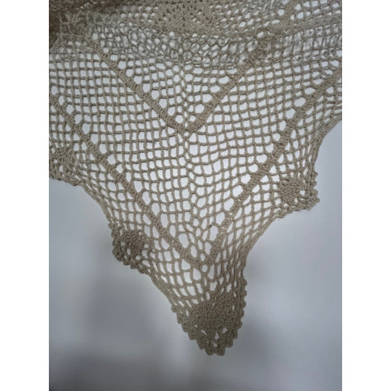 Háčkovaný obrus béžový