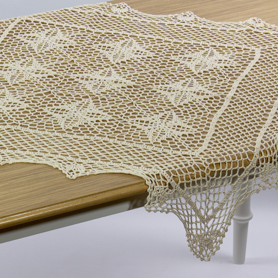 Háčkovaný obrus béžový