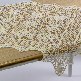 Háčkovaný obrus béžový