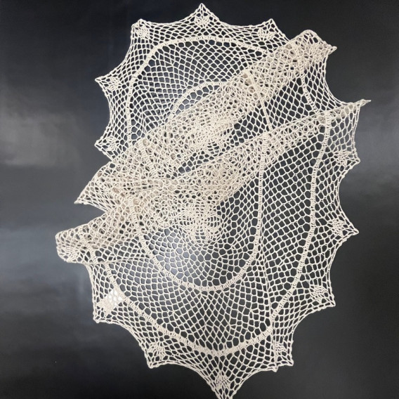 Háčkovaný obrus béžový