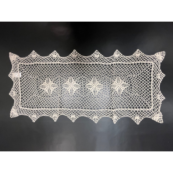 Háčkovaný ubrus béžový