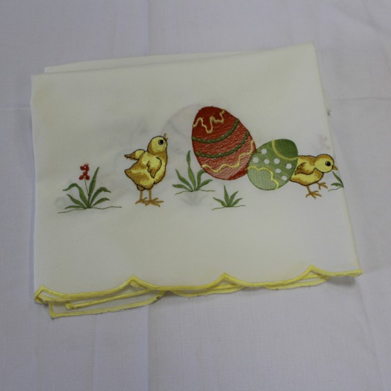 Vyšívaný obrus Žlté roztomilé kuriatka
