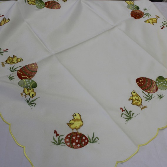 Vyšívaný obrus Žlté roztomilé kuriatka