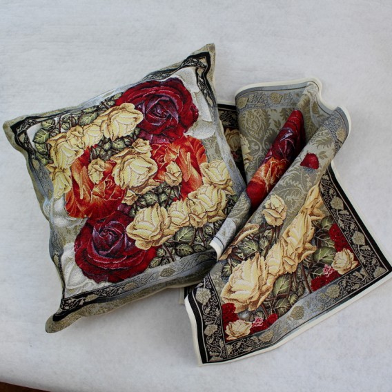 Gobelínový  ubrus Tmavé barokové květy  40x100cm