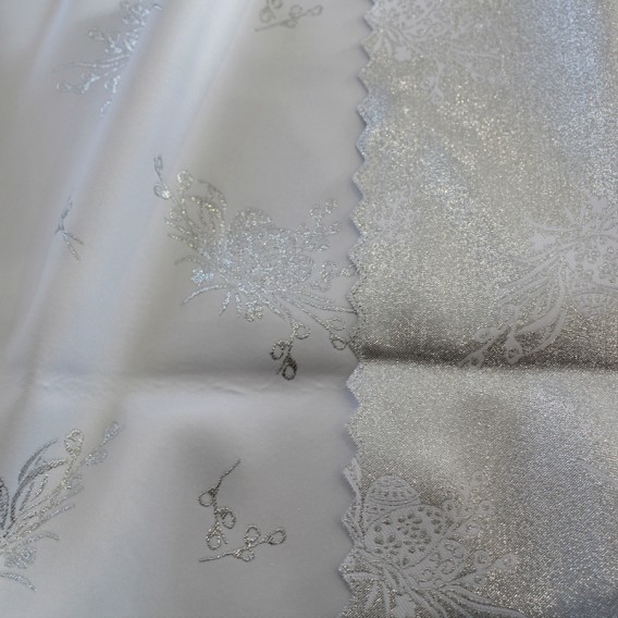 Obrus teflónový obojstranný strieborný Halúzka