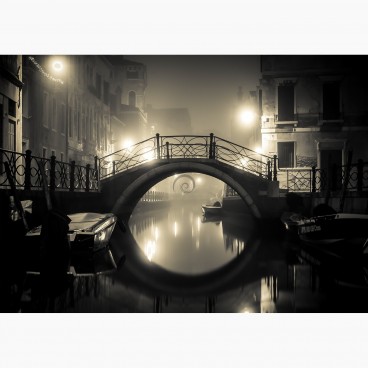 Fototapeta - FT7141 - Nočná ulica v Benátkach