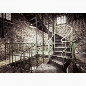 Fototapeta - FT7310 - Točené schody v opustenej budove